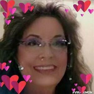 Meet your Posher, Deborah